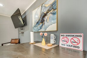 Interior - 4 Mi to Mercedes-benz! Cutest Venetian Hills Stay (Atlanta)
