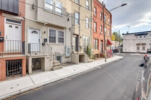 Interior - Walk to Temple Campus! Updated Philly Rowhouse (Philadelphia)