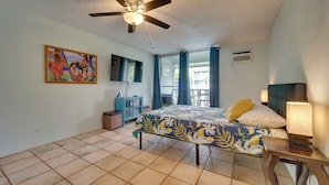 Interior - Walk to Waves! Islander's Escape on the Kona Coast (Kailua-Kona)