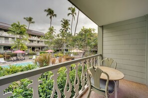 Front of property - Kona Beach Retreat Steps to Ocean: Soak & Stroll! (Kailua-Kona)