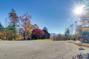 House (2 Bedrooms) | Interior - Family-friendly Scenic Cabin w/ Hot Tub, 2 Mi Dtwn (Gatlinburg)