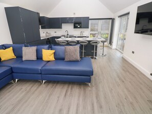 Living area - Milkwood Villa (Carmarthen)