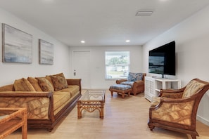 Interior - 2 Mi to Beach! Snowbird Haven w/ Pool in Venice (Venice)