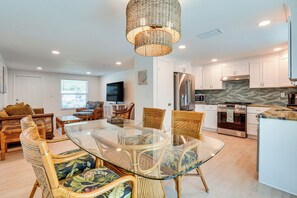 House (2 Bedrooms) | Interior - 2 Mi to Beach! Snowbird Haven w/ Pool in Venice (Venice)