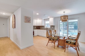 House (2 Bedrooms) | Interior - 2 Mi to Beach! Snowbird Haven w/ Pool in Venice (Venice)
