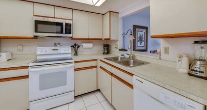 3 Mi to Beach: Venice Getaway w/ Pool Access!
