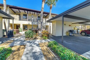 Apartment (2 Bedrooms) | Interior - 3 Mi to Beach: Venice Getaway w/ Pool Access! (Venice)