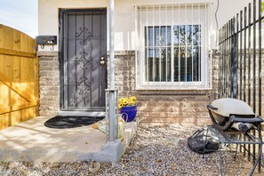 Interior - 1 Mi to Unm! Albuquerque Home w/ Fire Pit & BBQ (Albuquerque)