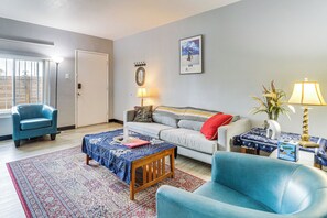 Interior - 1 Mi to Unm! Albuquerque Home w/ Fire Pit & BBQ (Albuquerque)