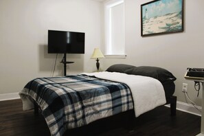 Room - Retro 1950s Themed 1 Bedroom 1 Full Bath Guest Suite Near Philadelphia Airport (Boothwyn)