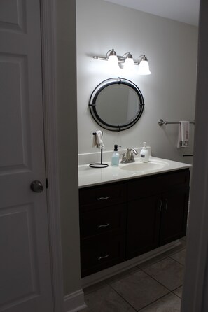Bathroom - Retro 1950s Themed 1 Bedroom 1 Full Bath Guest Suite Near Philadelphia Airport (Boothwyn)