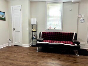 Living area - Retro 1950s Themed 1 Bedroom 1 Full Bath Guest Suite Near Philadelphia Airport (Boothwyn)