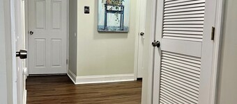 Retro 1950s Themed 1 Bedroom 1 Full Bath Guest Suite Near Philadelphia Airport