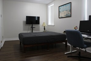 Room - Retro 1950s Themed 1 Bedroom 1 Full Bath Guest Suite Near Philadelphia Airport (Boothwyn)