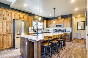 House (4 Bedrooms) | Interior - Hot Tub & Game Room! Luxury Blue River Retreat (Breckenridge)