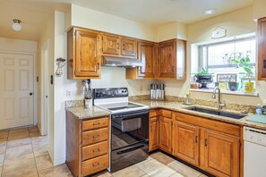 House (3 Bedrooms) | Interior - 4 Mi to Dtwn: The Crash Site Roswell Home! (Roswell)