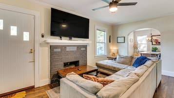 House (2 Bedrooms) | Interior