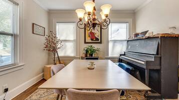 House (2 Bedrooms) | Interior