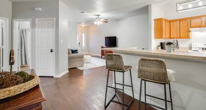 1 Mi to Historic Dtwn Weatherford: Home w/ Yard