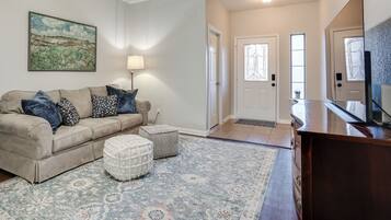 House (3 Bedrooms) | Front of property