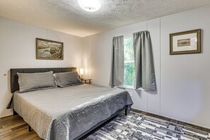 House (2 Bedrooms) | Interior - Riverfront Floral City Stay w/ Dock & Hot Tub! (Floral City)