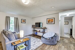 House (2 Bedrooms) | Interior - Riverfront Floral City Stay w/ Dock & Hot Tub! (Floral City)
