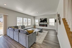 House (4 Bedrooms) | Front of property