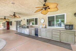 Interior - Outdoor Kitchen & Patio! Central Valley Hacienda (Atwater)