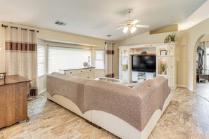 Interior - Outdoor Kitchen & Patio! Central Valley Hacienda (Atwater)