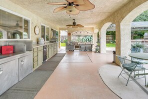Interior - Outdoor Kitchen & Patio! Central Valley Hacienda (Atwater)