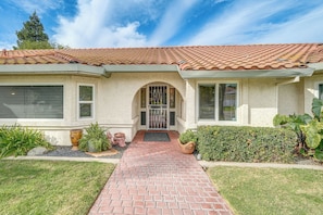 House (3 Bedrooms) | Interior - Outdoor Kitchen & Patio! Central Valley Hacienda (Atwater)