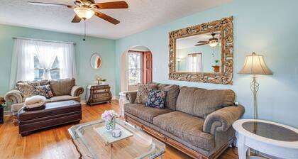 < 1 Mi to Dtwn Franklin: Charming Home w/ Sunroom!