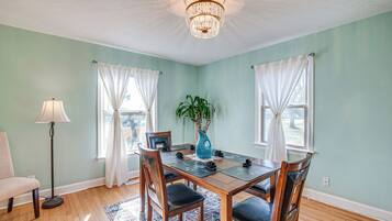 House (3 Bedrooms) | Interior