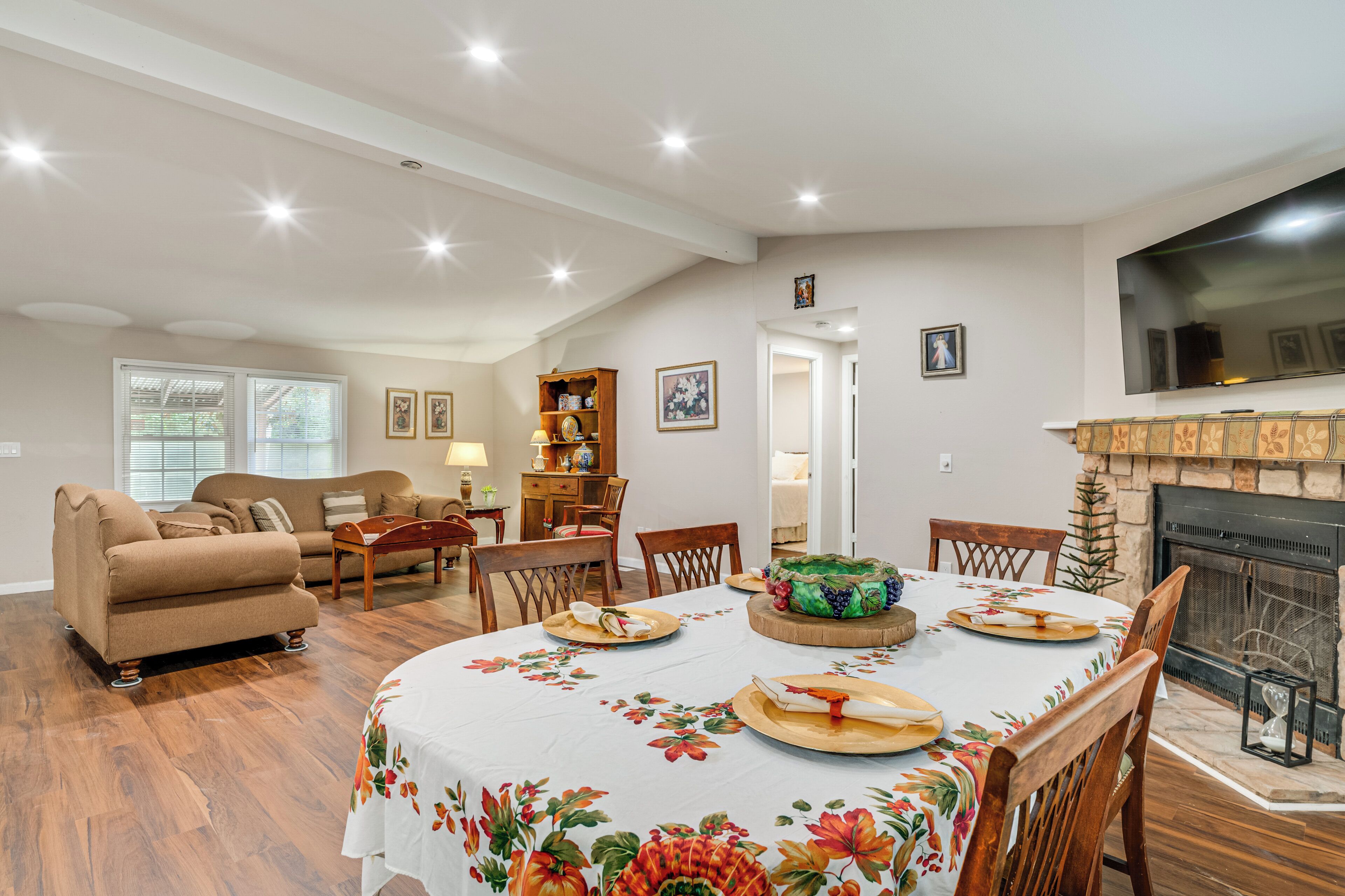 House (3 Bedrooms) | Interior