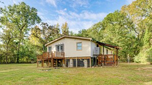 A single-story house with a deck and a fenced backyard, surrounded by trees. - Hike & Relax: Tranquil Wooded Escape in Hockley (Hockley)