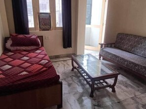 2 bedrooms - Room-cozy Guest Room in Vrindavan With 4 (Mathura)