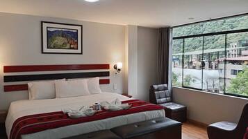 Suite junior, vistas a la ciudad | Wifi gratis