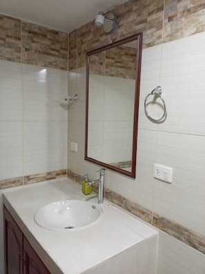 Bathroom - Raymi MachuPicchu (Aguas Calientes)