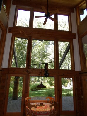 تناول الطعام بالخارج