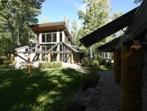 المنشأة من الخارج