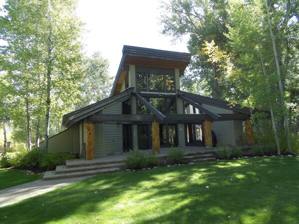 المنشأة من الخارج