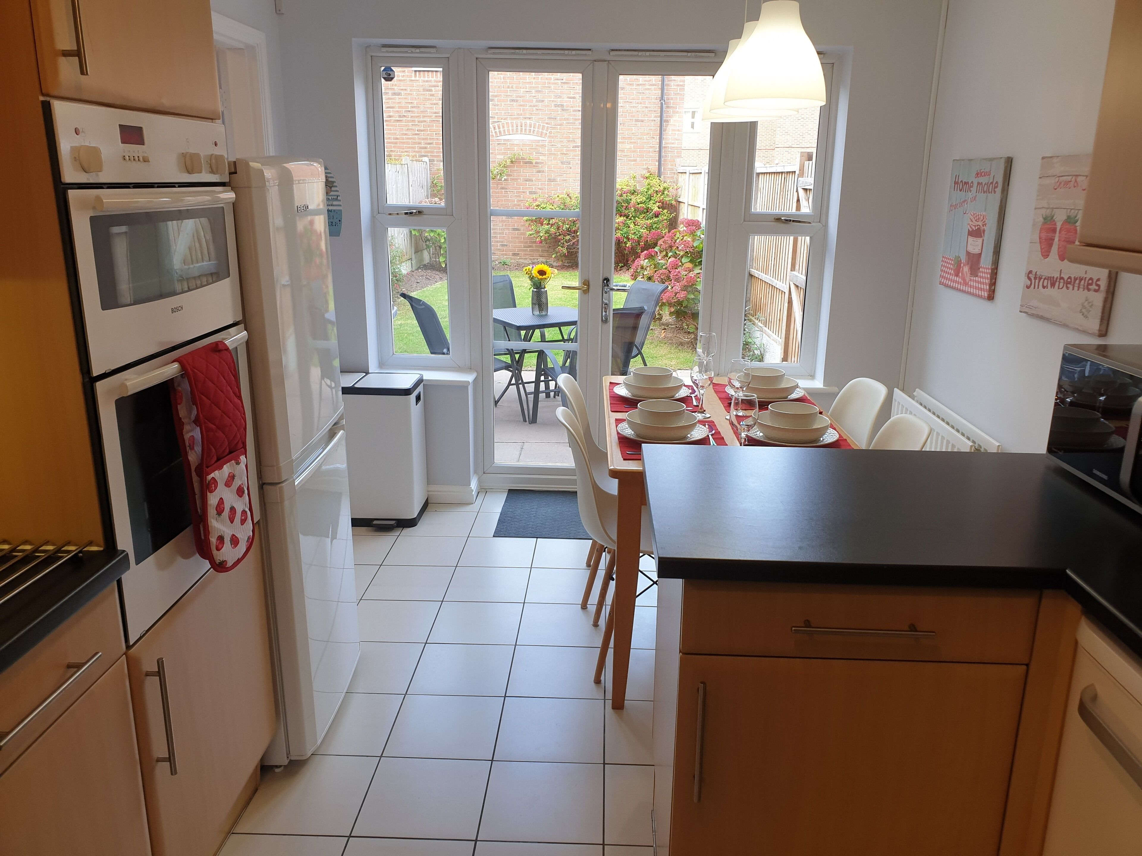 Frigorífic, microones, forn i placa de cuina 