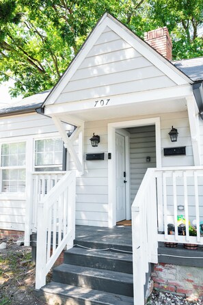 Exterior detail - Vintage One-Bedroom Retreat - Close to Duke! (Durham)