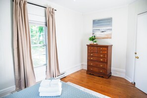 Room - Vintage One-Bedroom Retreat - Close to Duke! (Durham)