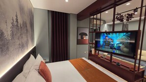 Deluxe studio, uitzicht op de stad | Verduisterende gordijnen, een strijkplank/strijkijzer, gratis wifi