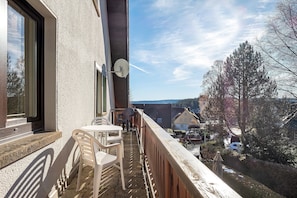 Outdoor dining - Apartment 3 with Shared Garden and Wi-Fi (Lenzkirch)
