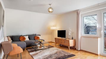 TV, tavolo da ping pong