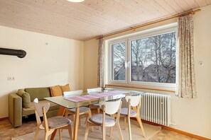 Dining - Apartment 3 with Shared Garden and Wi-Fi (Lenzkirch)