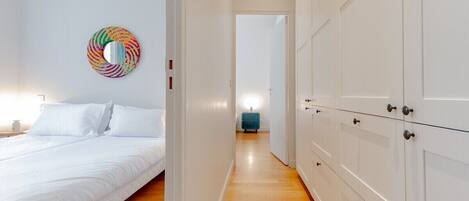 Desk, iron/ironing board, WiFi, bed sheets