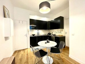 Fridge, microwave, oven, coffee/tea maker - Parisian Home | 1 room | Montorgueil (Paris)